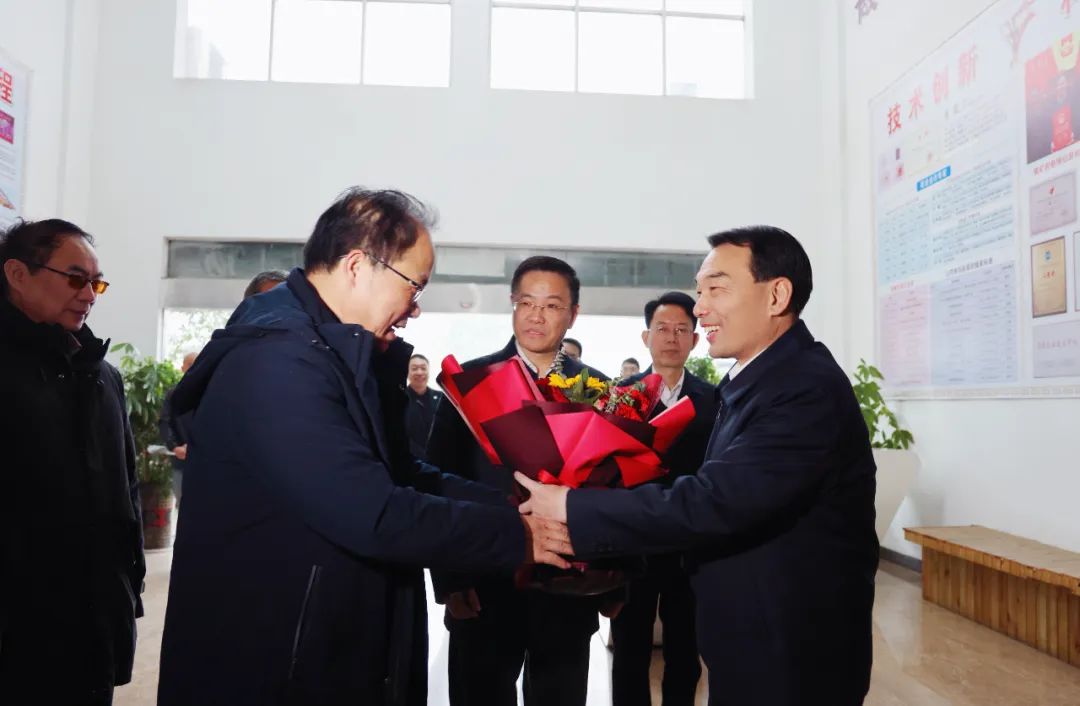 熊運(yùn)浪開展新春走訪慰問活動(dòng)